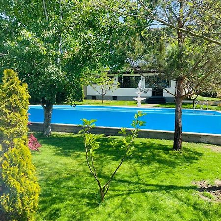 Therme - Corbeanca By The Lake Luxury Villa 外观 照片