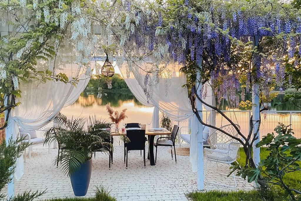 Therme - Corbeanca By The Lake Luxury Villa 外观 照片
